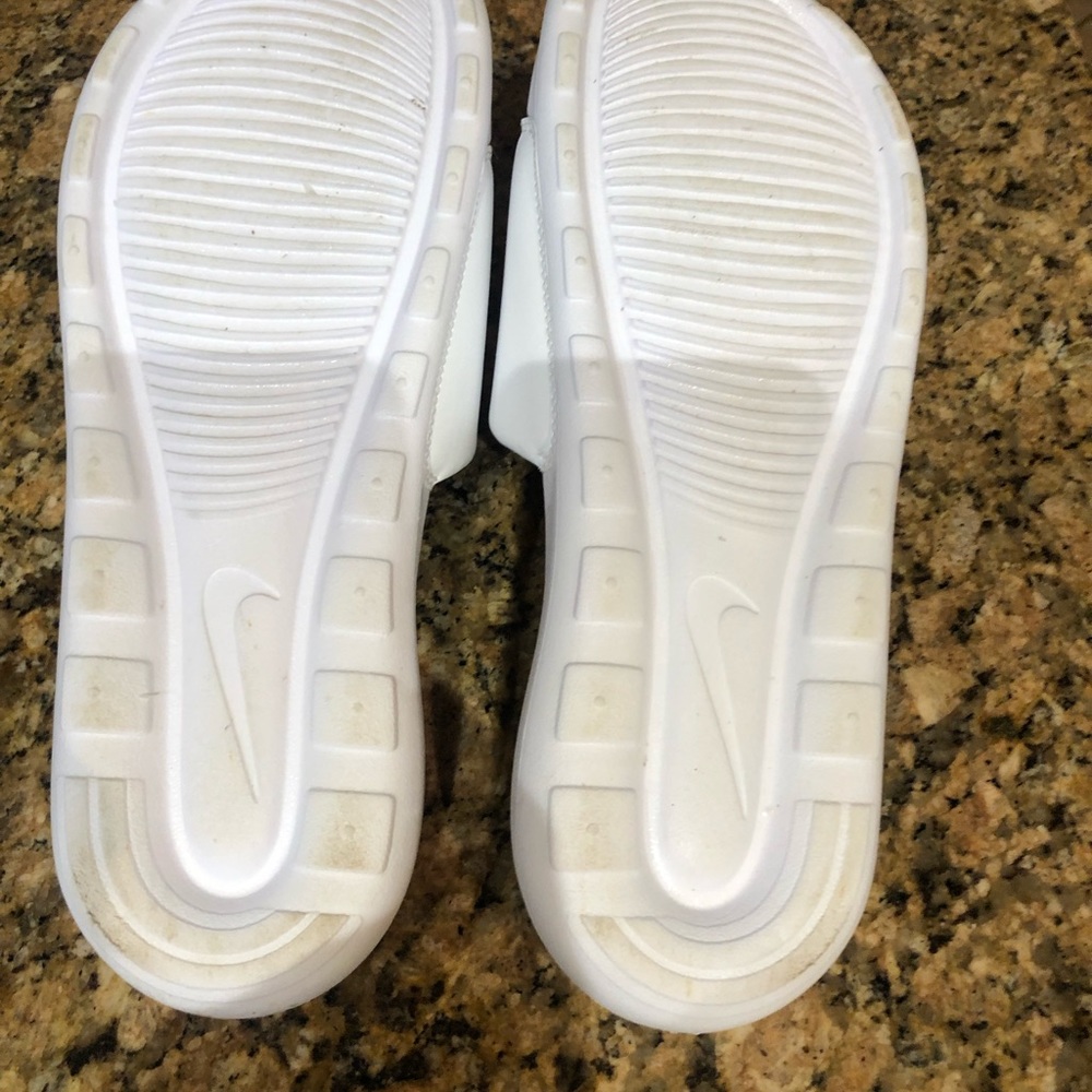 White Nike slides - Picture 3 of 4